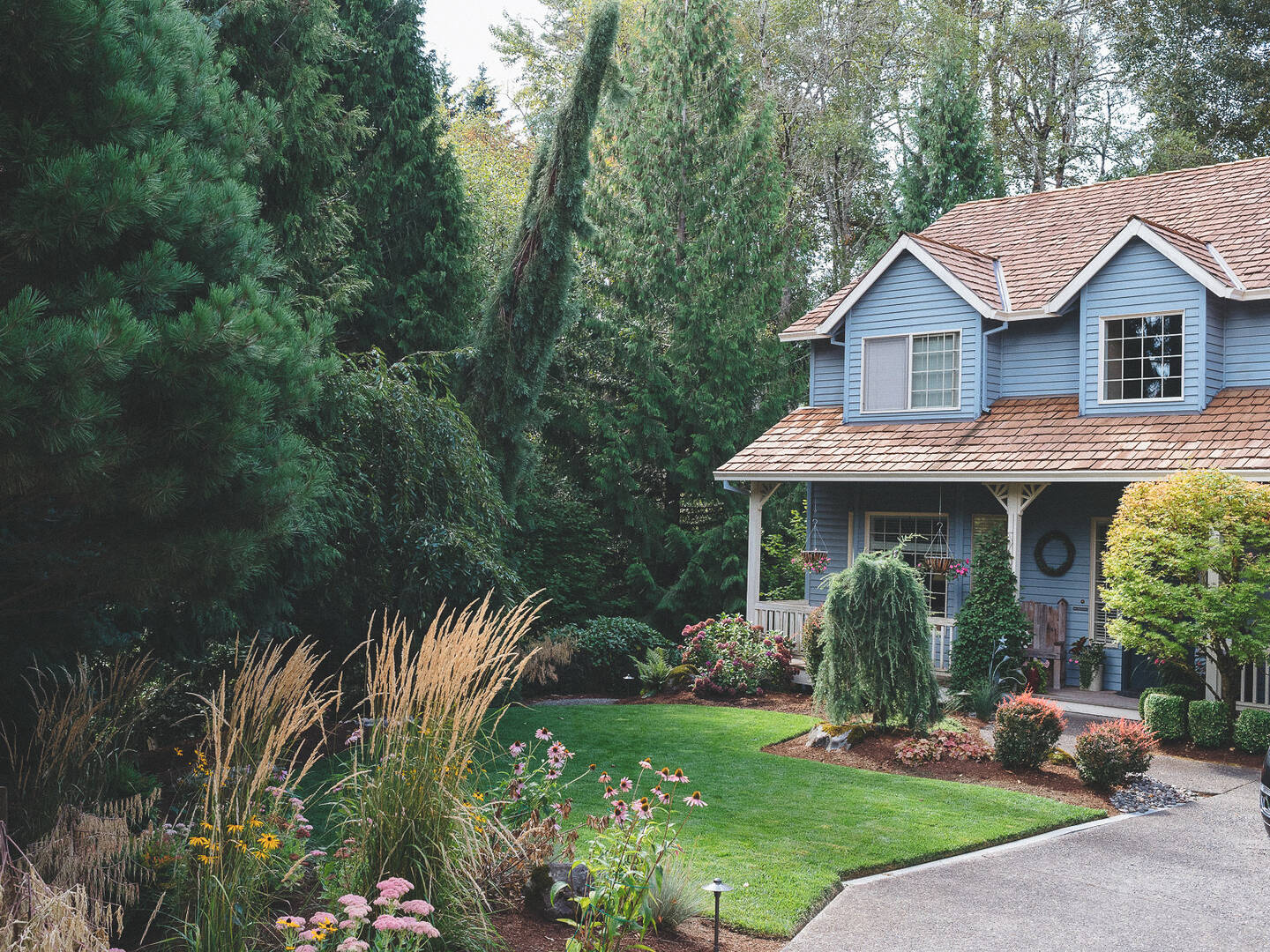 Valley West landscaped front yard